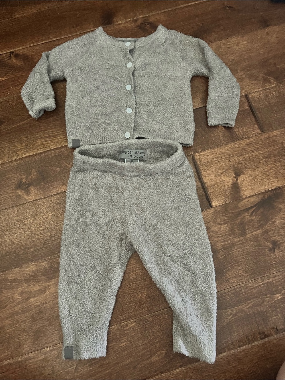XS 3-6 months Barefoot Dreams Plush Light Gray Kids Pajama Cardigan & Pants Set